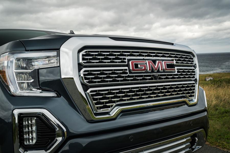 Детали экстерьера GMC Sierra Denali Crew Cab 2018 года  (фото 40 из 45)